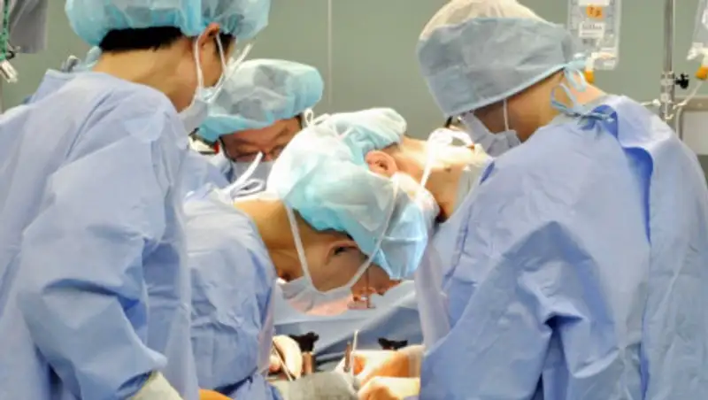 Новорожденному впервые пересадили стволовые клетки для восстановления печени в Японии