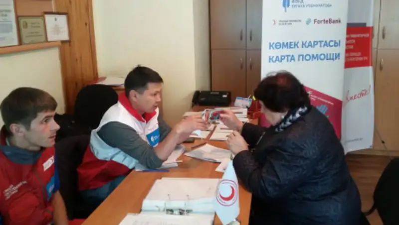 Пострадавшие от паводков жители Кокшетау и Петропавловска получили помощь от Фонда Утемуратова