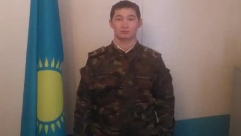 Пожарного, вернувшего потерянный миллион тенге, наградили