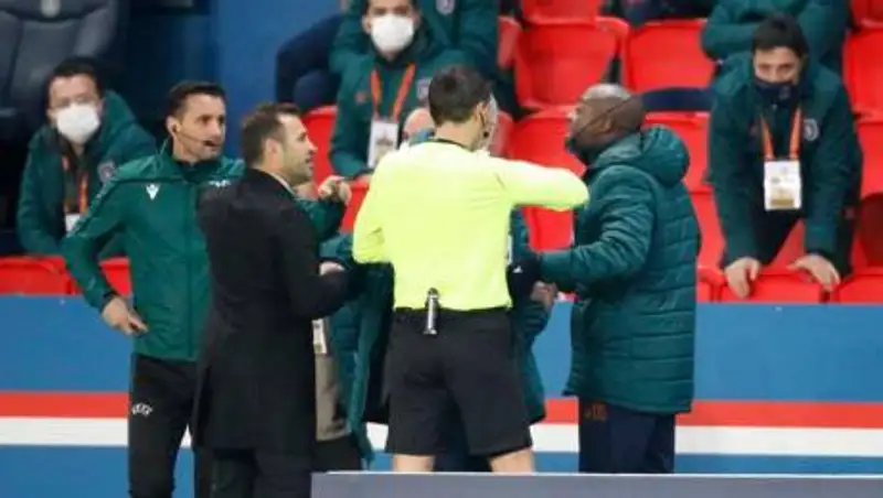 Из-за расистского скандала  был прерван матч Лиги чемпионов в Париже