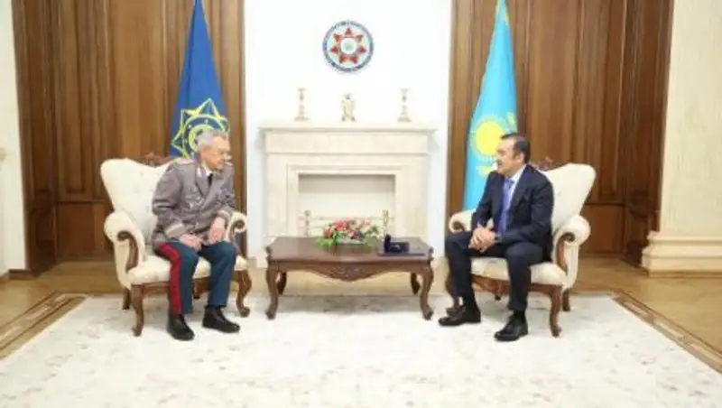 Масимов поздравил первого председателя КНБ с юбилеем