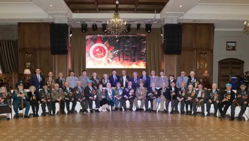 Аким Карагандинской области провел прием ветеранов Великой Отечественной войны