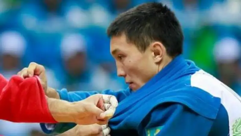 На чемпионате по самбо перепутали казахстанский гимн