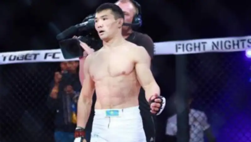 Казахстанский боец побил непобежденного россиянина из промоушна Хабиба
