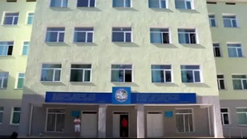 Дети в одной из школ Шымкента пошли учиться в 1-й "Р" класс