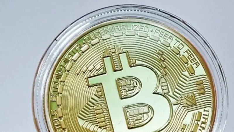 В США женщину обвинили в попытке переслать биткоины ИГ*