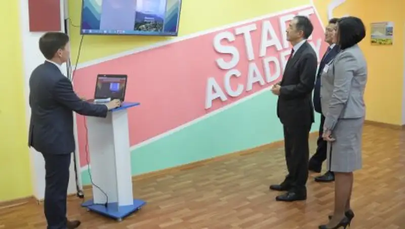 Сагинтаев осмотрел оборудованные студии и лаборатории во Дворце школьников Павлодара