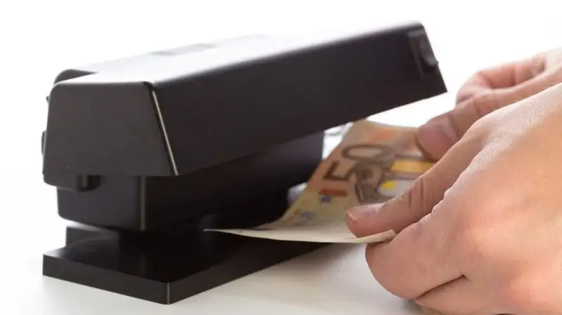 Казахстанку экстрадировали из Швеции за фальшивомонетничество