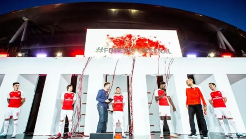 Лондонский «Арсенал» эффектно презентовал новую форму