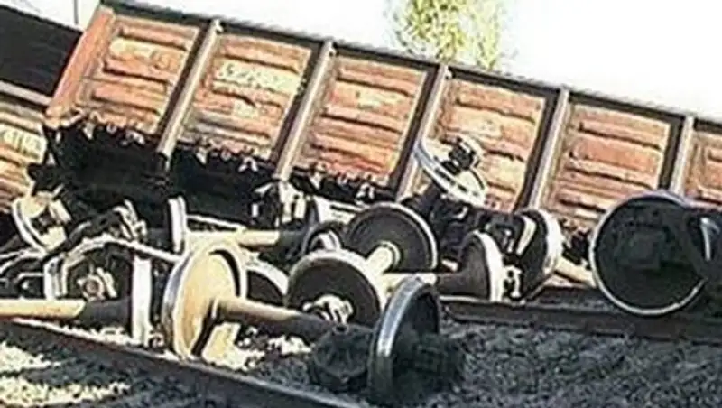 Эксперты отрицают угрозу отравления серной кислотой на месте схода вагонов в ЮКО
