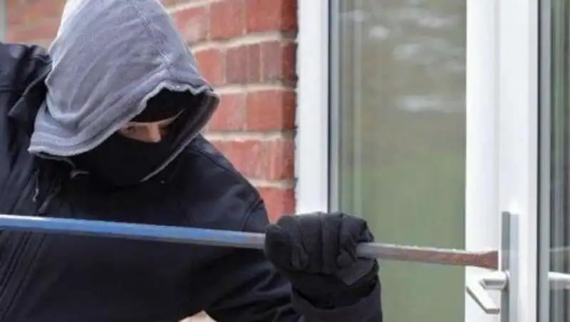 Банда серийных домушников, промышлявшая в коттеджах, задержана в Астане