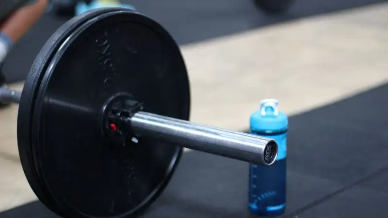 100-килограммовая штанга раздавила фитнес-инструктора в Китае