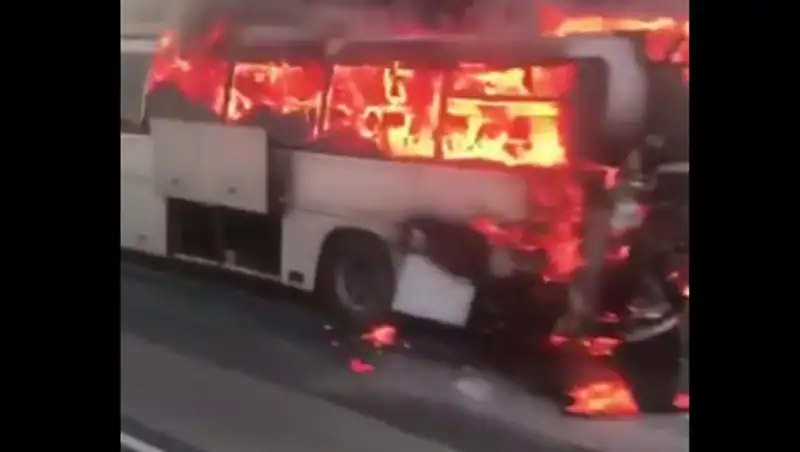 На трассе под Атырау сгорел автобус