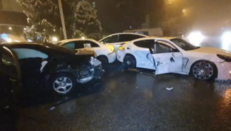 Массовое ДТП устроил водитель около акимата в Алматы