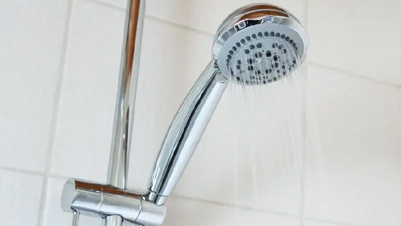 Врач рассказала, когда нельзя принимать горячий душ