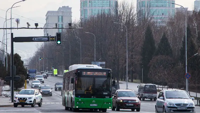 В Алматы запустили маршруты общественного транспорта