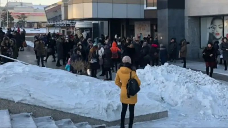 Покупатели эвакуированы из ЦУМа в Караганде из-за пожара