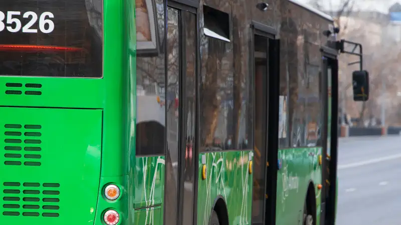 В Талгаре пьяный мужчина угнал автобус и устроил ДТП