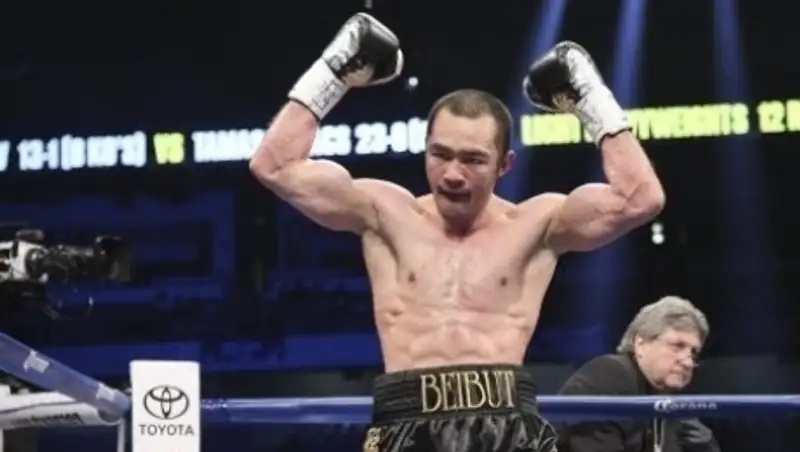 Бейбут Шуменов завоевал титул временного чемпиона мира по версии WBA
