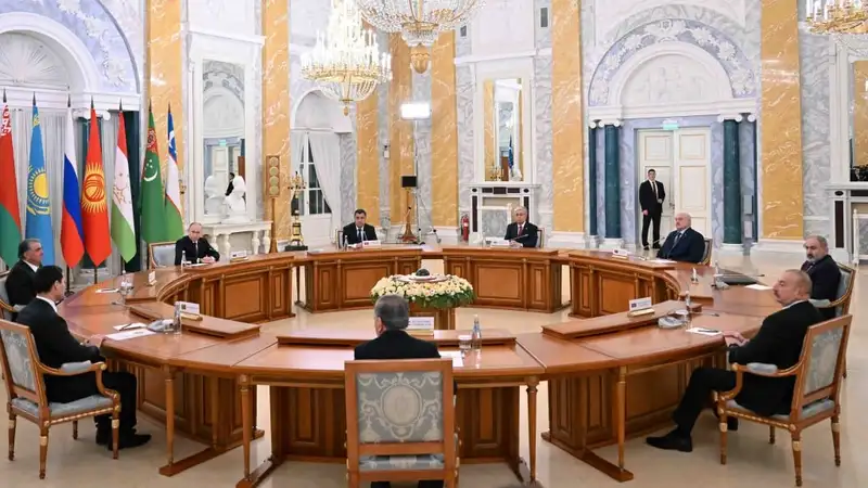 Встреча лидеров стран СНГ: Путин сообщил о планах расширить расчеты в нацвалютах