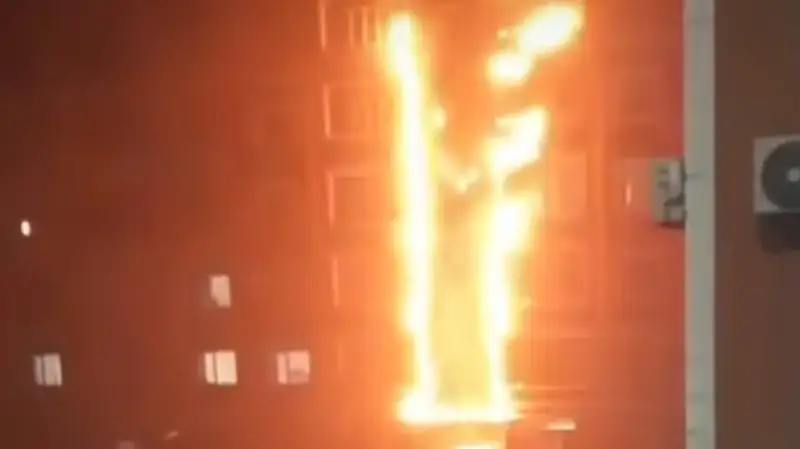 Жилой дом загорелся в Актау , фото - Новости Zakon.kz от 27.12.2023 04:43