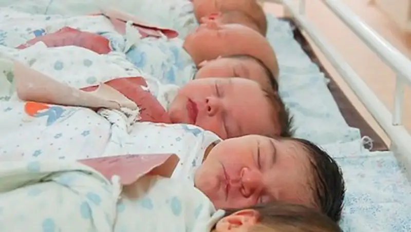 В Казахстане можно оформить пособия на рождение ребенка без привязки к месту жительства