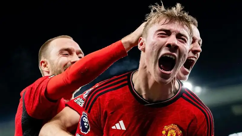 "Манчестер Юнайтед" волевым усилием остановил победное шествие "Астон Виллы" в АПЛ