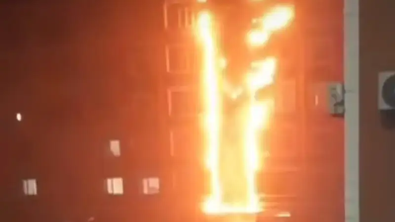 От первого лица: пожарный Актау снял видео с места пожара 