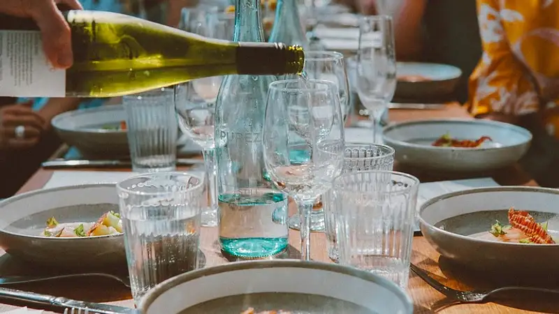 Как сохранить здоровье и фигуру во время праздничных застолий: несколько советов от диетолога