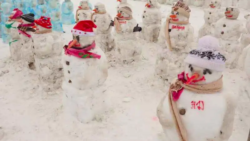 Мировой рекорд по лепке снеговиков установили жители Костанайской области , фото - Новости Zakon.kz от 28.12.2023 06:13
