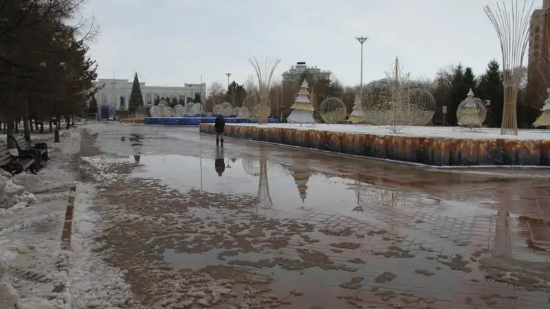 Жители Усть-Каменогорска удивляются: в городе растаяли катки и горки