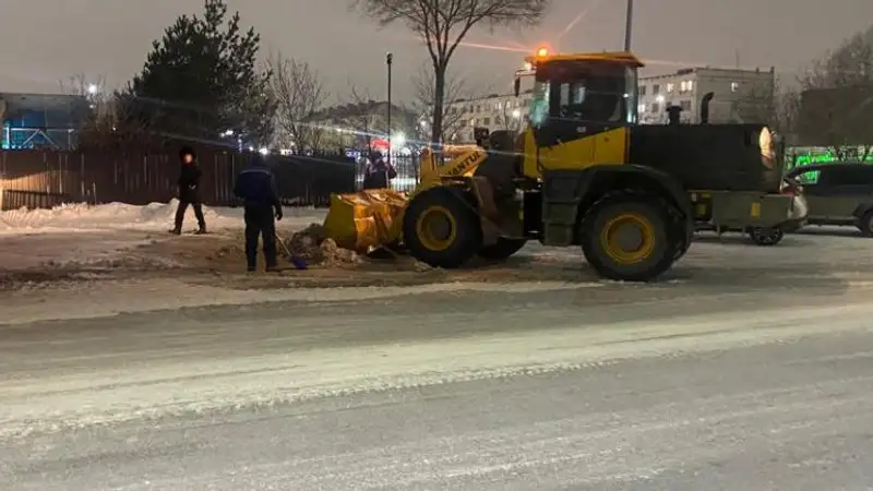В Астане на усиленный режим работы перешли городские службы