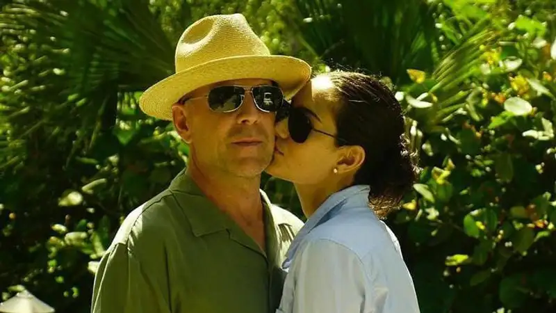 Супруга Брюса Уиллиса рассказала о трудностях семейных праздников с актером