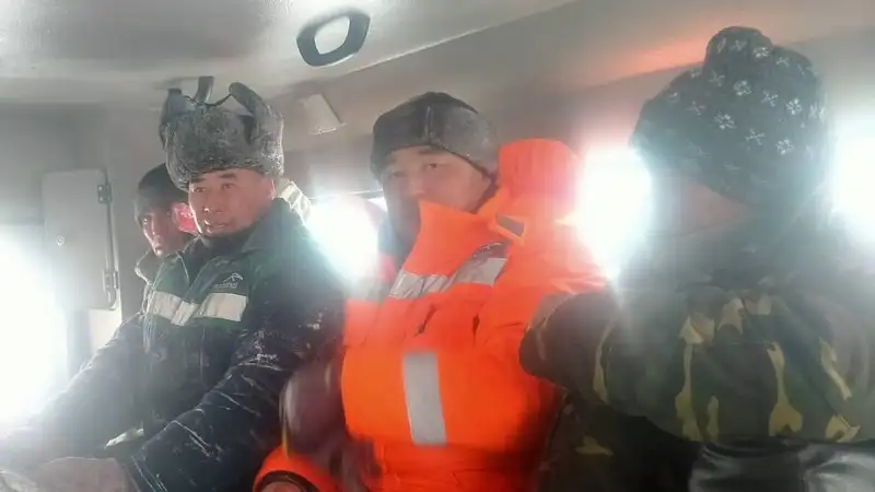 В МЧС рассказали о спасении застрявших на трассах казахстанцев 