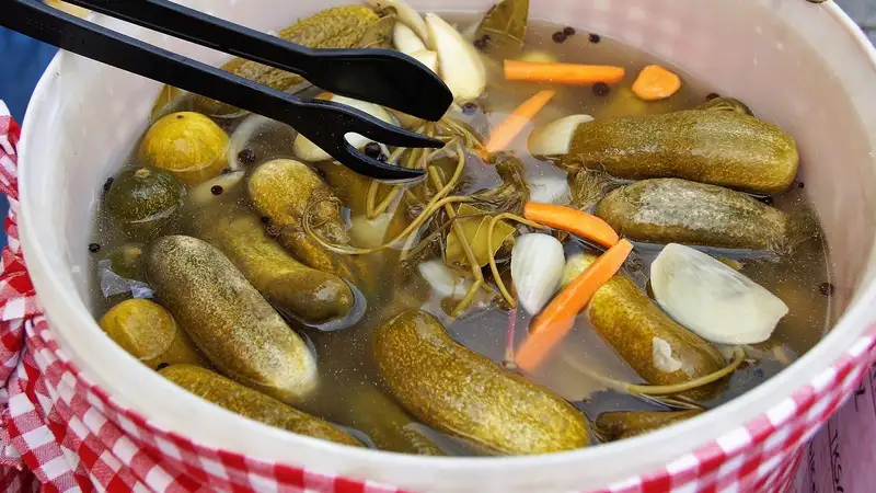 Врач рассказал о народных средствах от новогоднего похмелья