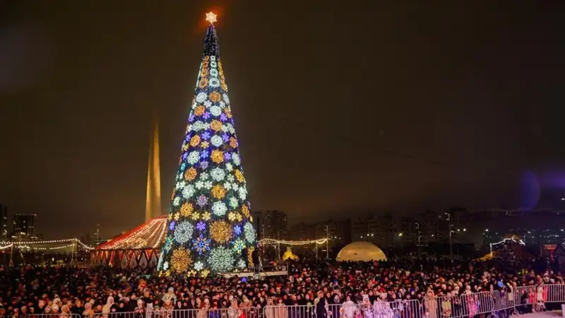 елка в Астане, фото - Новости Zakon.kz от 31.12.2023 22:56