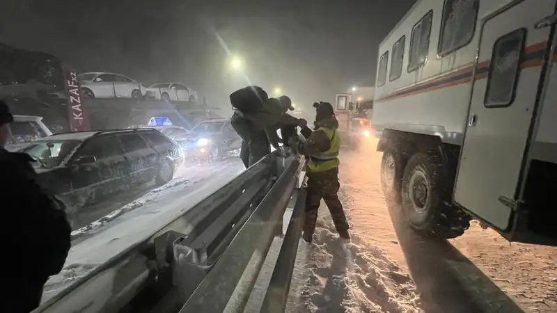 Сотрудники МЧС за прошедшие сутки эвакуировали 465 человек