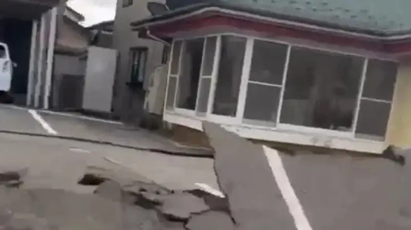 При землетрясениях в Японии пострадали 30 человек