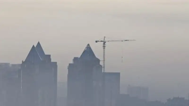 Повышенное загрязнение воздуха ожидается в двух мегаполисах страны