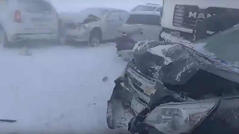 Массовое ДТП произошло на трассе в Карагандинской области