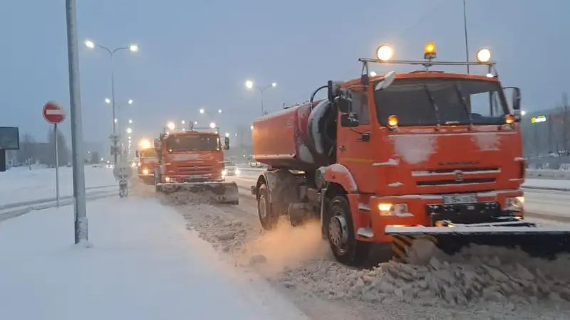 Снегопад в Астане: коммунальные службы работают в усиленном  режиме 