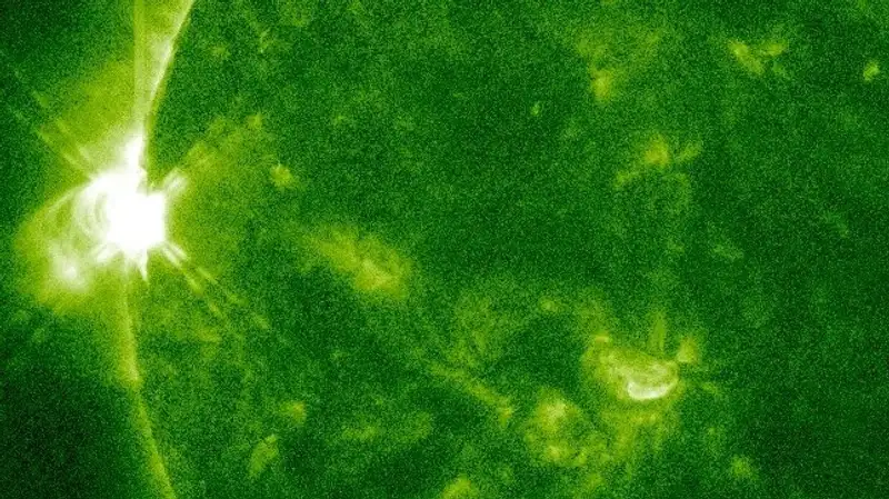 Астрономы зафиксировали самую большую с 2017 года вспышку на Солнце, фото - Новости Zakon.kz от 02.01.2024 08:46