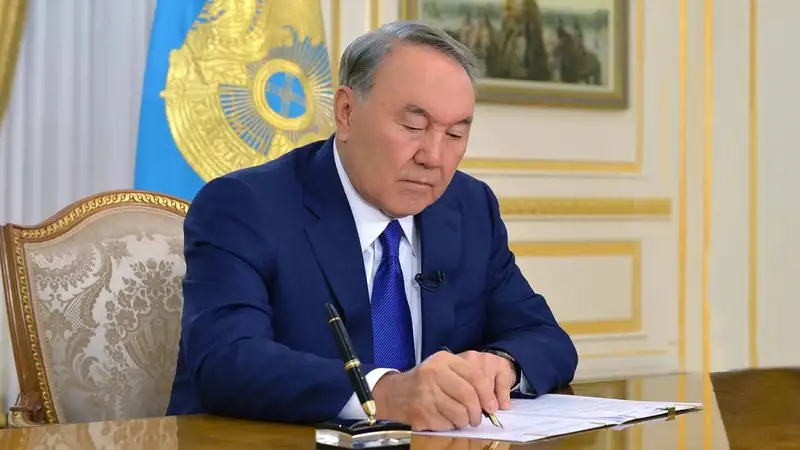 Назарбаев, выход книги, Токаев 