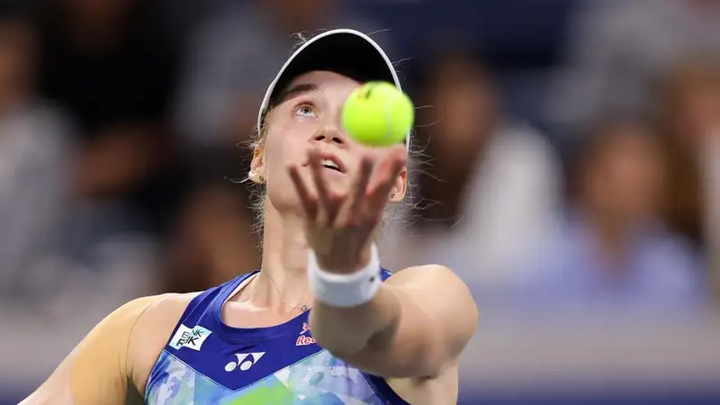 Елена Рыбакина провела первый официальный матч в новом сезоне