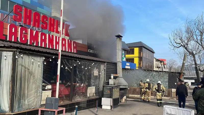 Дым в ТЦ напугал алматинцев