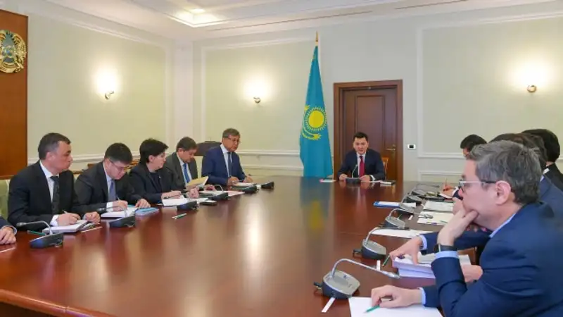 Госсоветник провел совещание по вопросам организации работы в сфере внутренней политики