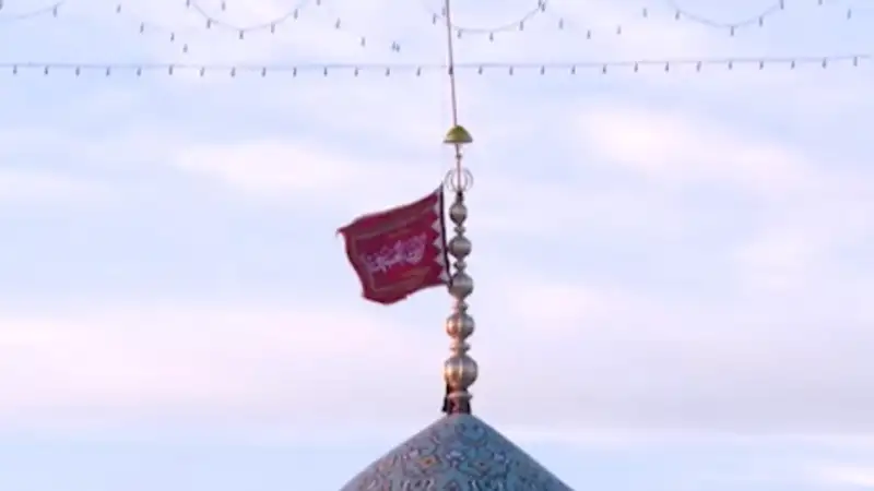 Над иранской мечетью Джамкаран подняли красный "флаг мести"