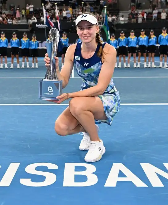 Видеообзор победного матча Елены Рыбакиной в финале турнира WTA-500 в Брисбене, ##imageAlt## 