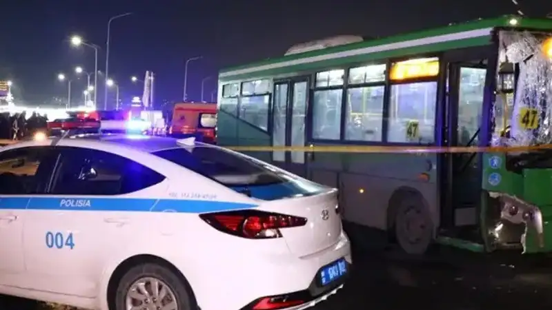 В Сети появилась информация, что на водительницу автобуса в Алматы завели уголовное дело