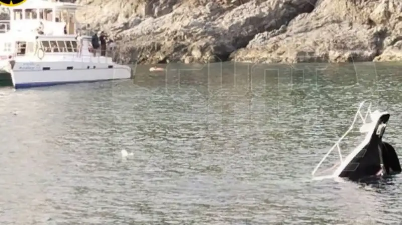 Недалеко от Пхукета затонула яхта с россиянами